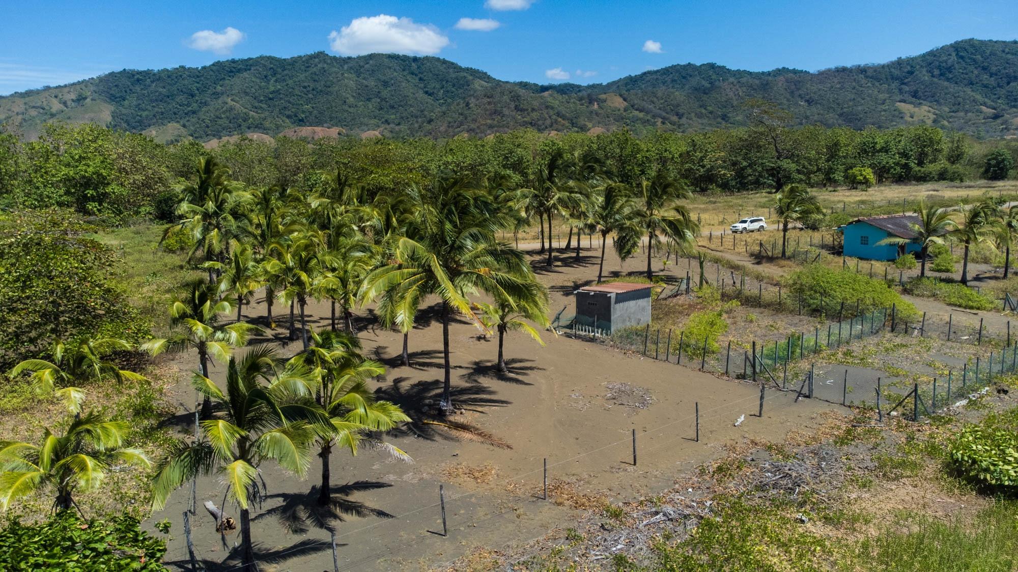 Se Vende Terreno Titulado frente a la playa en Cambutal
