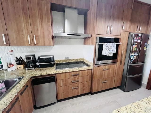 Se vende bonito apartamento frente a la bahia.