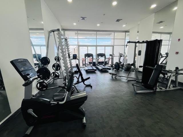 Se vende bonito apartamento frente a la bahia.