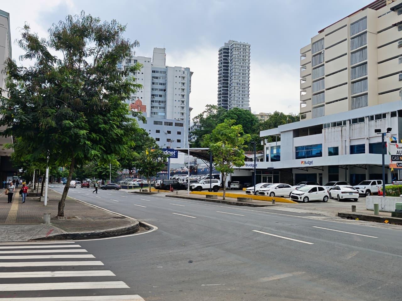 CASA COMERCIAL EN LA CRESTA A METROS DE VIA ESPAÑA