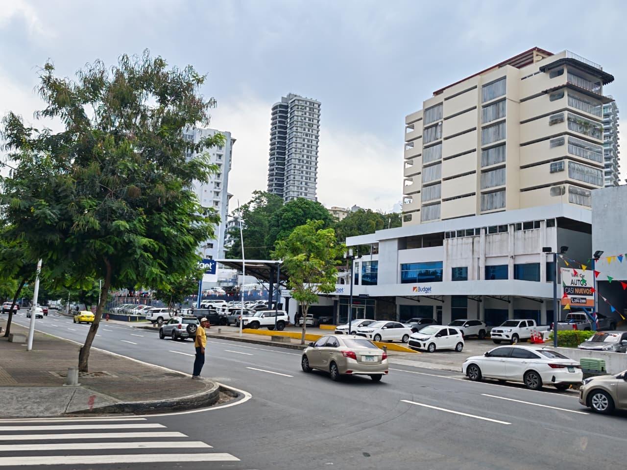 CASA COMERCIAL EN LA CRESTA A METROS DE VIA ESPAÑA
