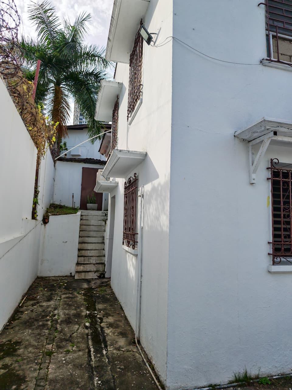 CASA COMERCIAL EN LA CRESTA A METROS DE VIA ESPAÑA