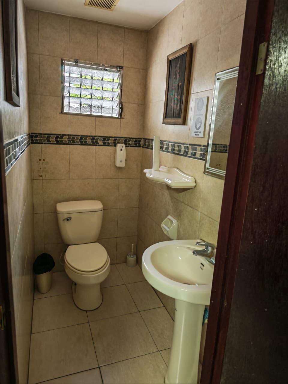 CASA COMERCIAL EN LA CRESTA A METROS DE VIA ESPAÑA