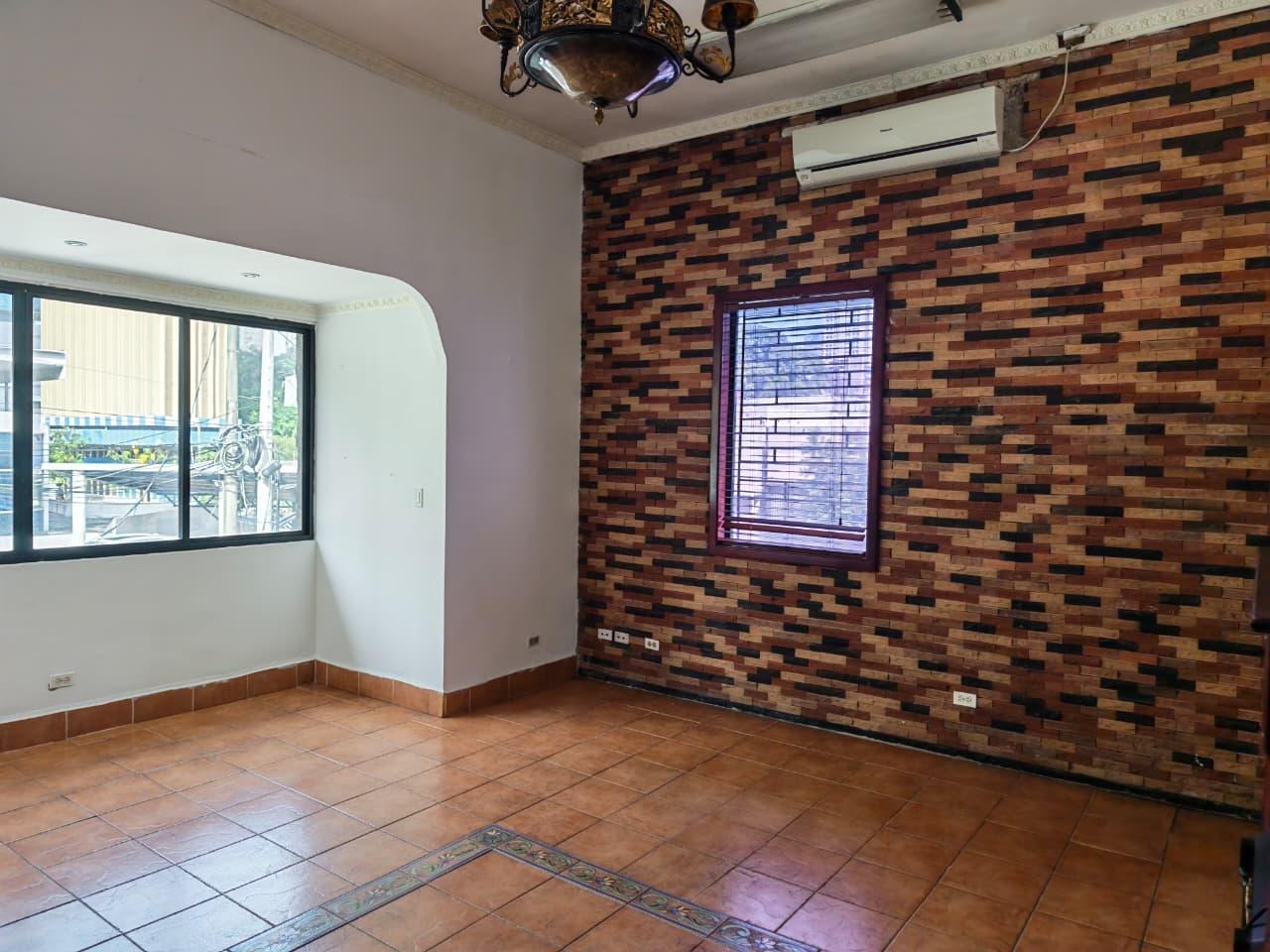 CASA COMERCIAL EN LA CRESTA A METROS DE VIA ESPAÑA
