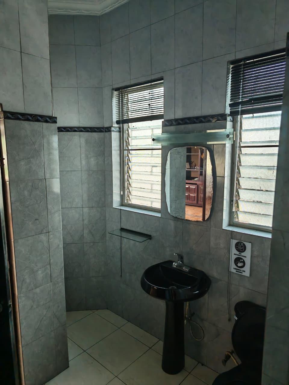 CASA COMERCIAL EN LA CRESTA A METROS DE VIA ESPAÑA