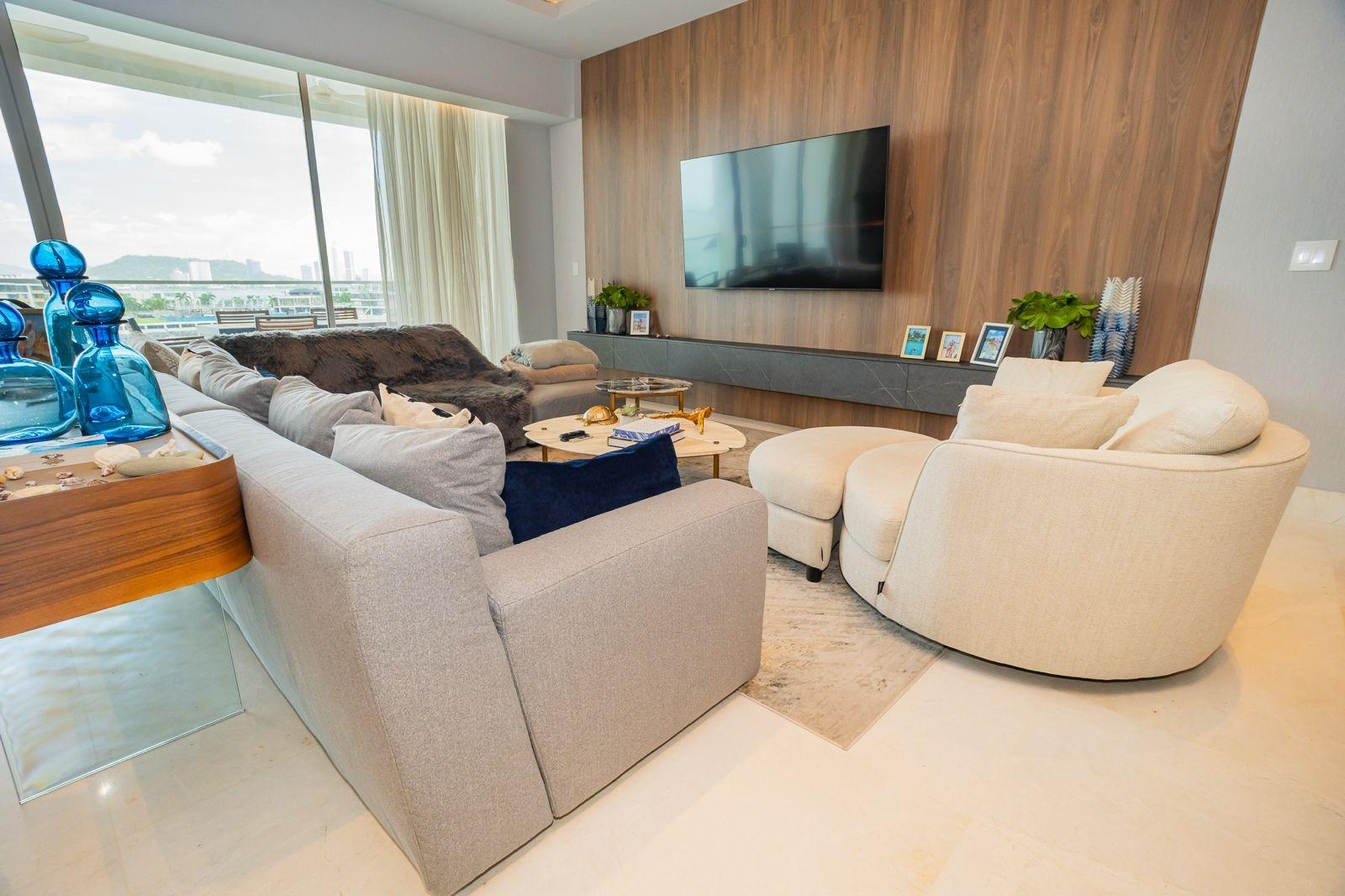 Se vende exclusivo apartamento de 3 habitaciones frente a la isla.