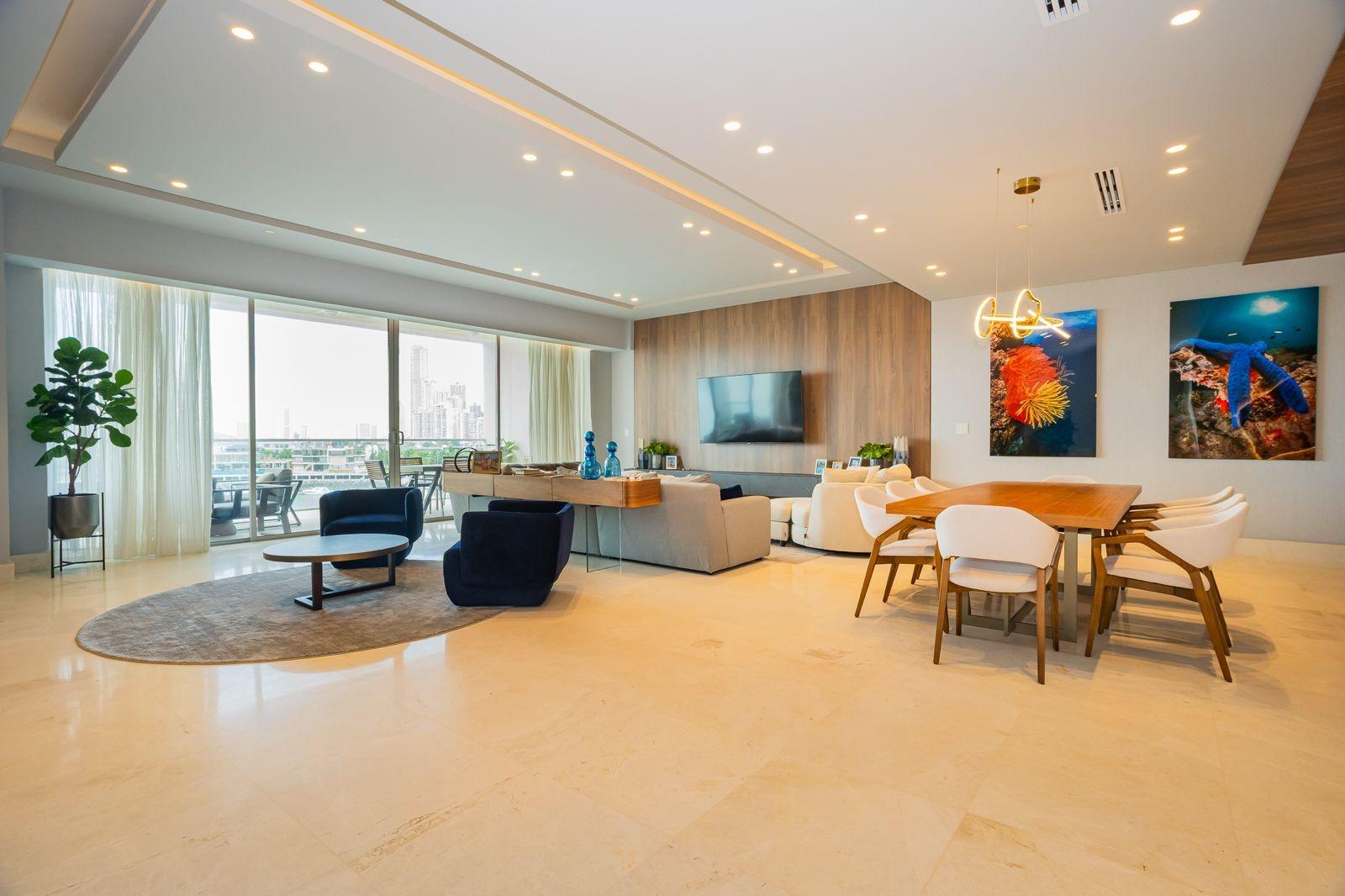 Se vende exclusivo apartamento de 3 habitaciones frente a la isla.