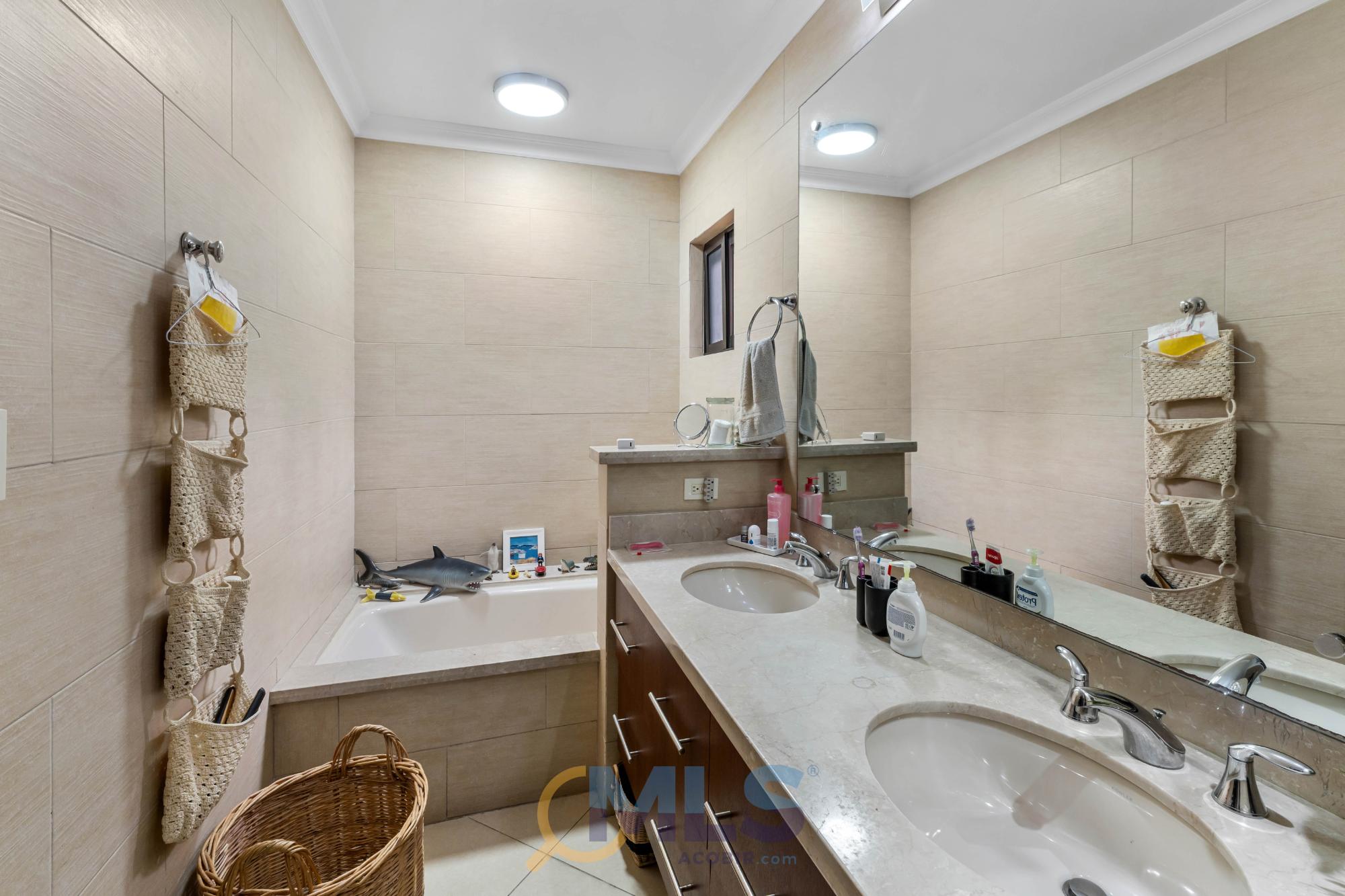 APARTAMENTO CON TERRAZA EN EMBASSY CLUB COURTYARD