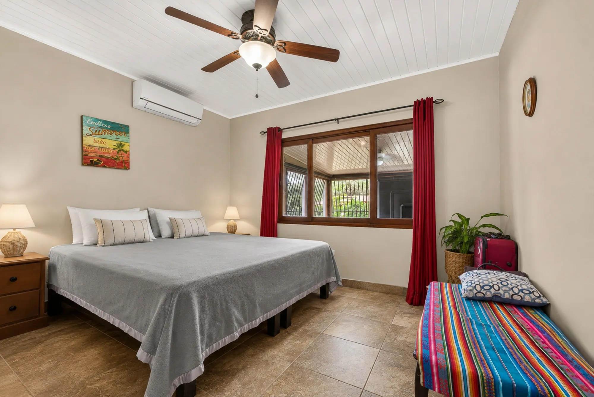 Amplia Casa con Piscina y Apartamento para invitados