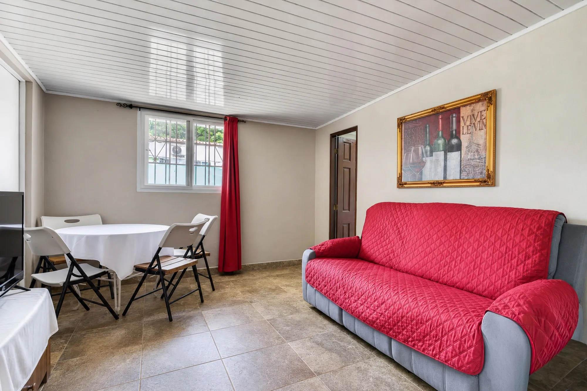 Amplia Casa con Piscina y Apartamento para invitados