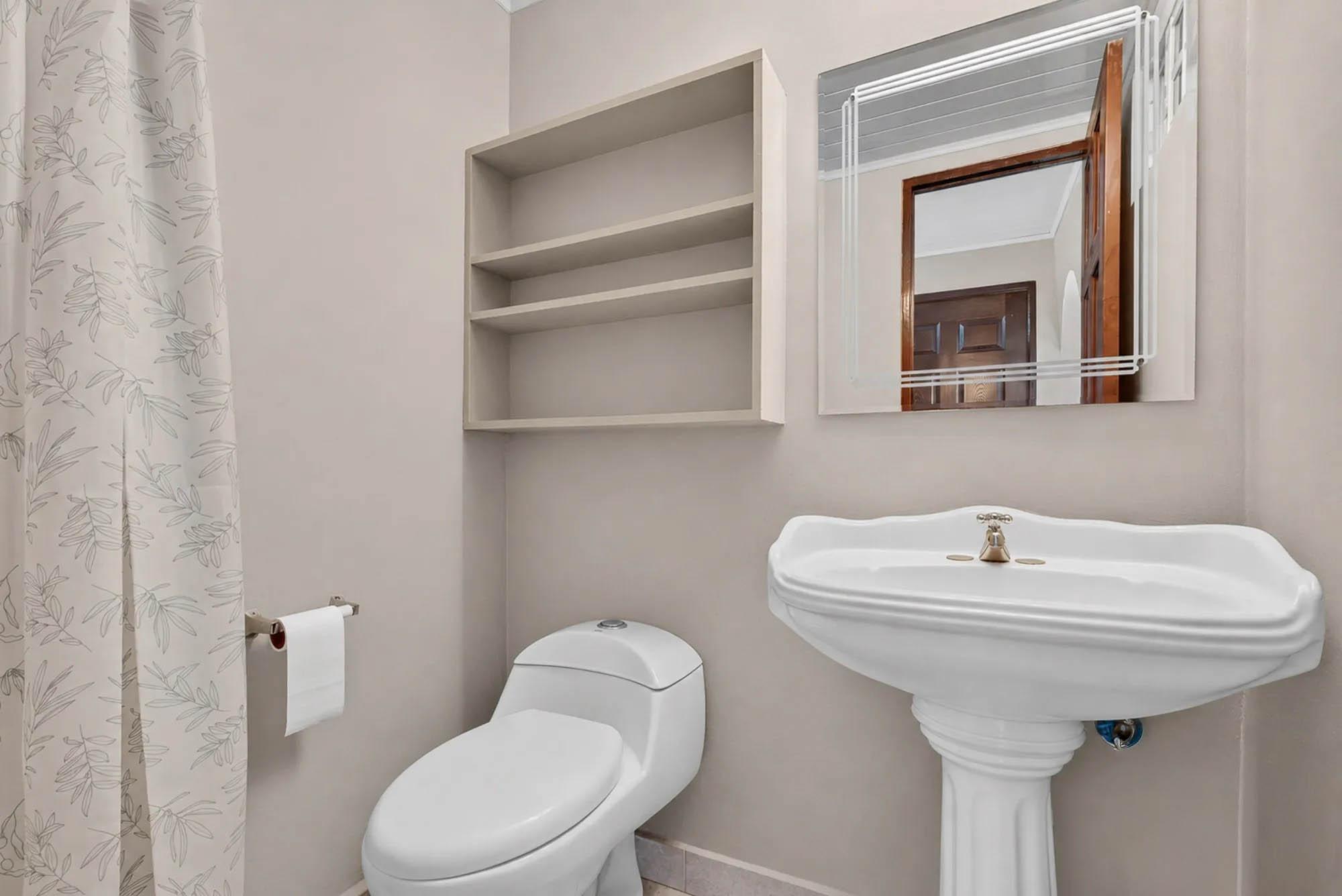 Amplia Casa con Piscina y Apartamento para invitados