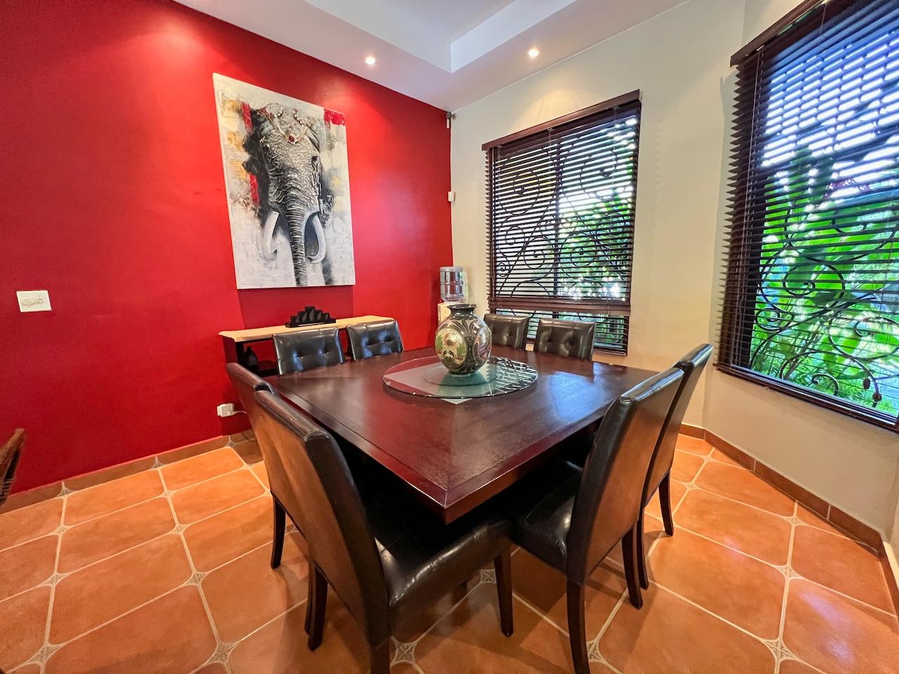Hermosa casa privada en venta en Coronado.