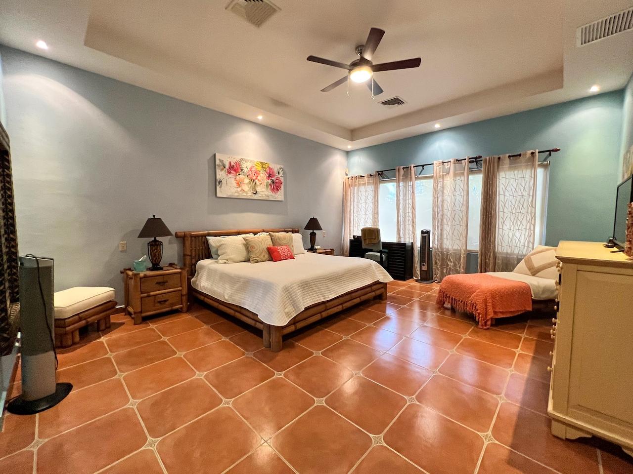 Hermosa casa privada en venta en Coronado.