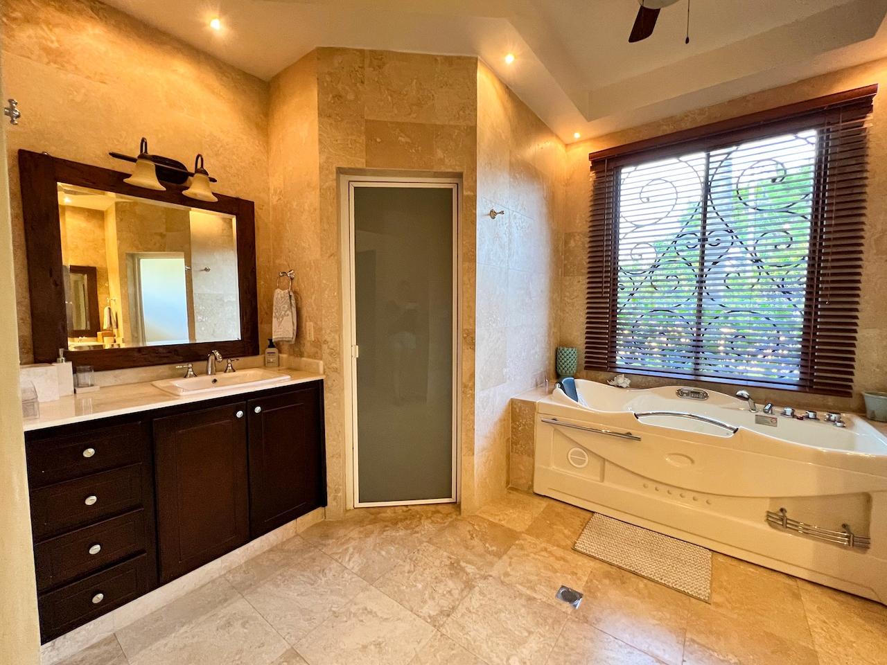 Hermosa casa privada en venta en Coronado.