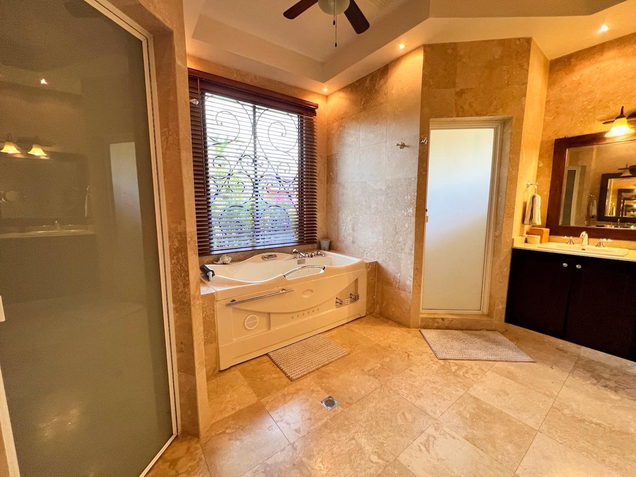 Hermosa casa privada en venta en Coronado.