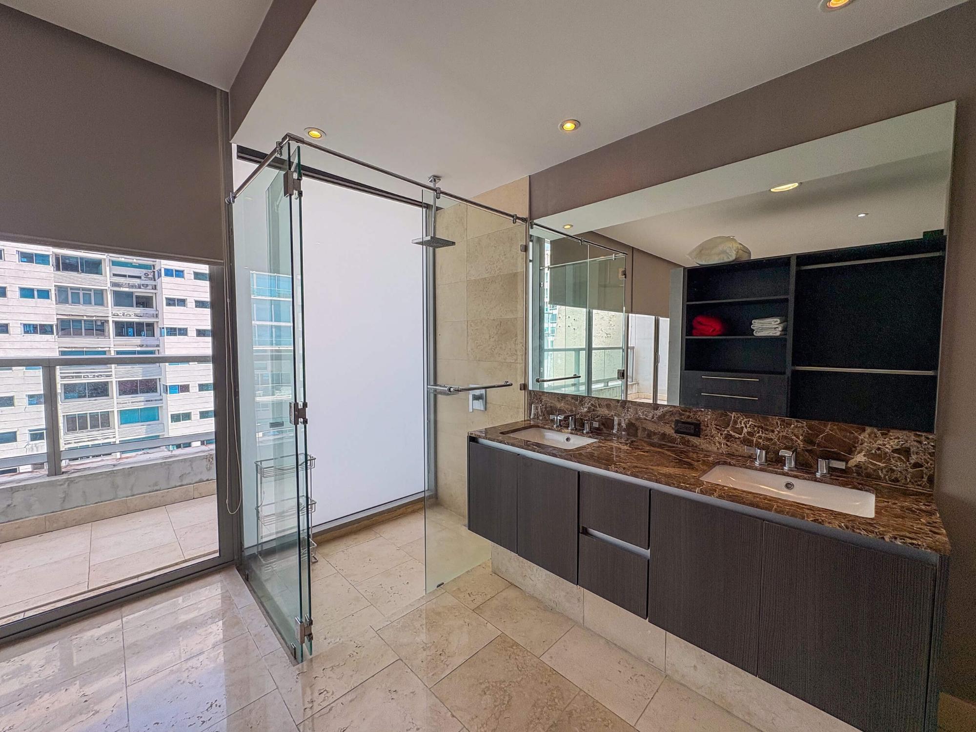 Apartamento en planta alta en Punta Pacífica, Panamá