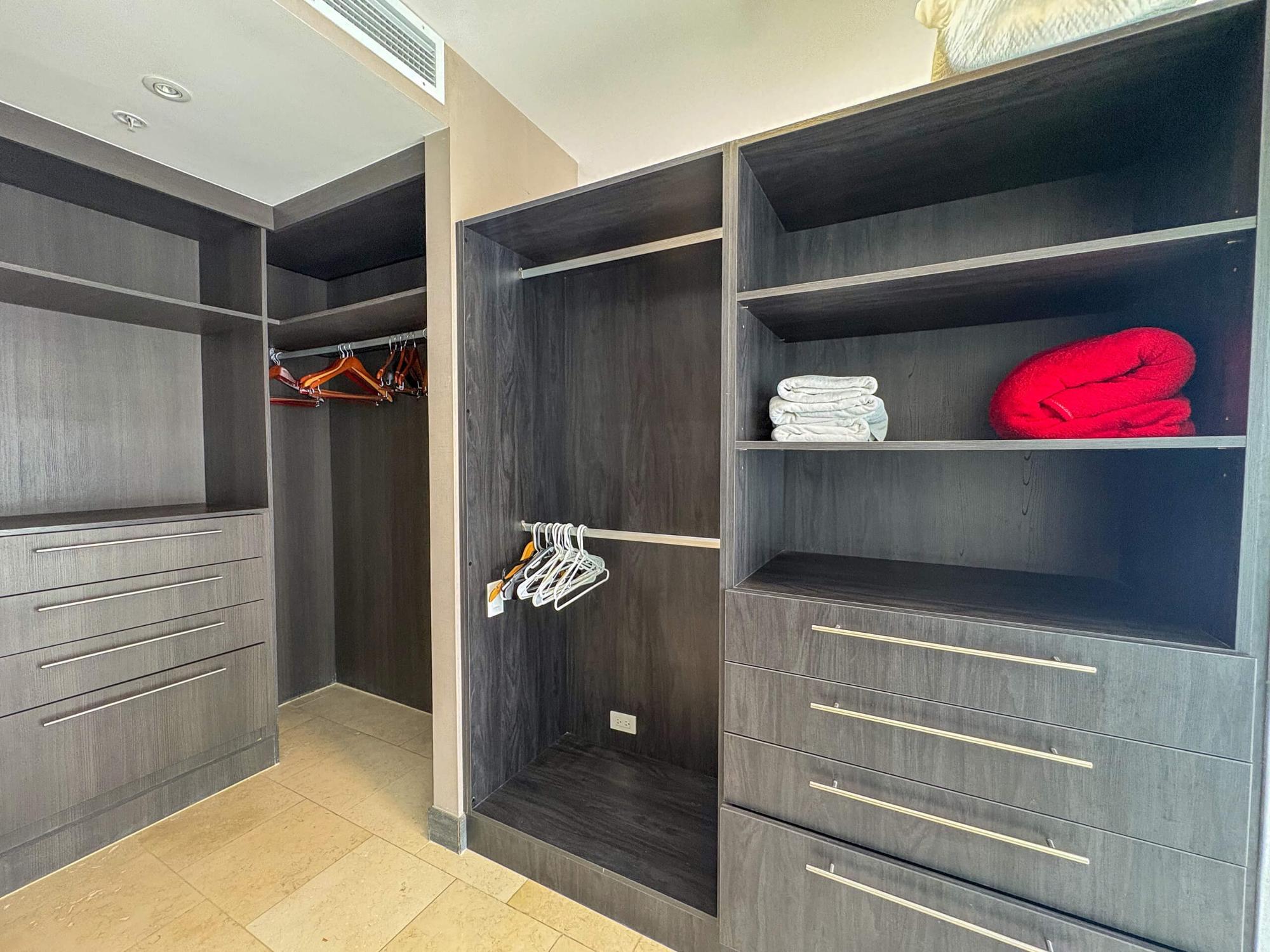Apartamento en planta alta en Punta Pacífica, Panamá