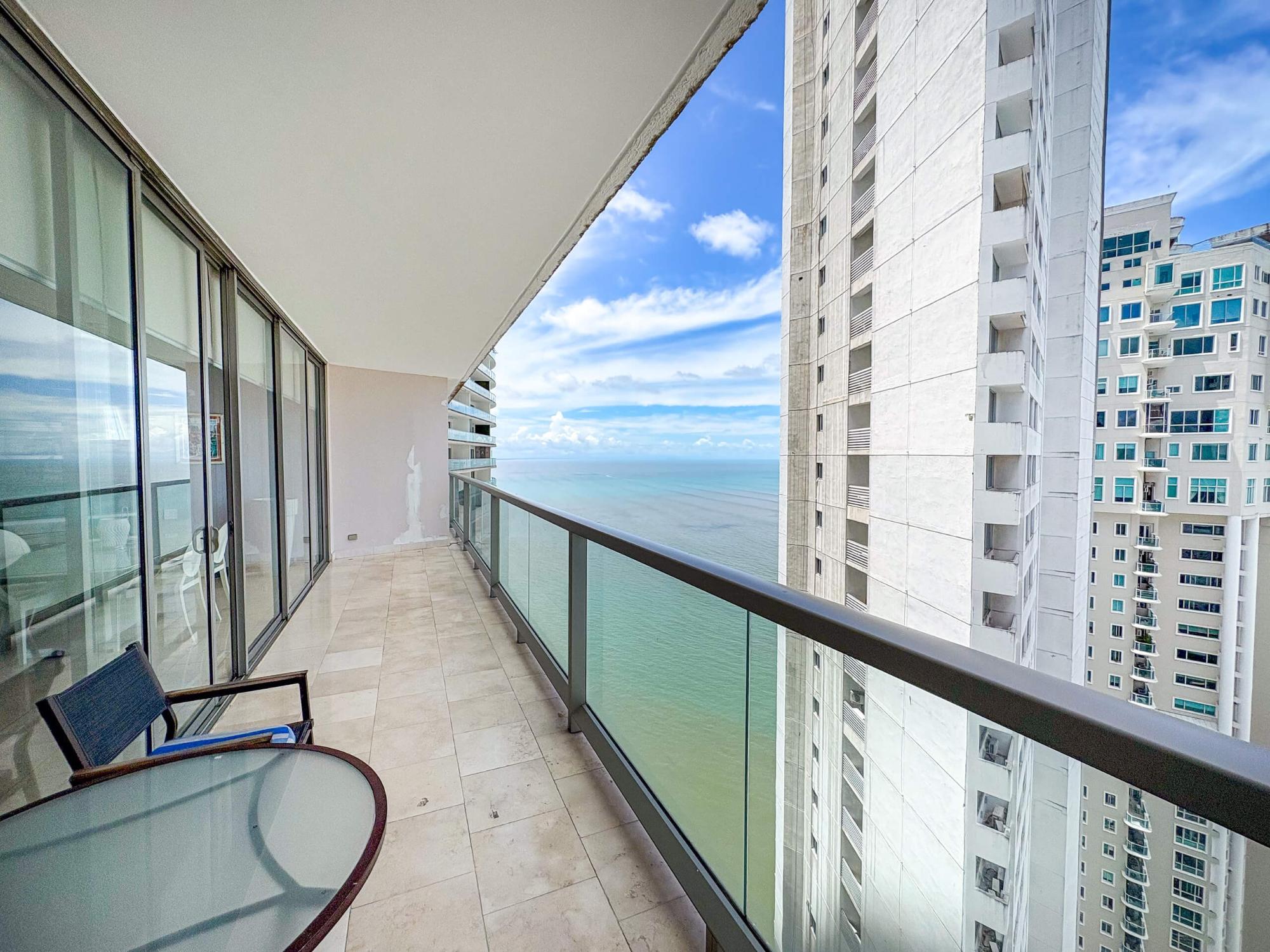 Apartamento en planta alta en Punta Pacífica, Panamá