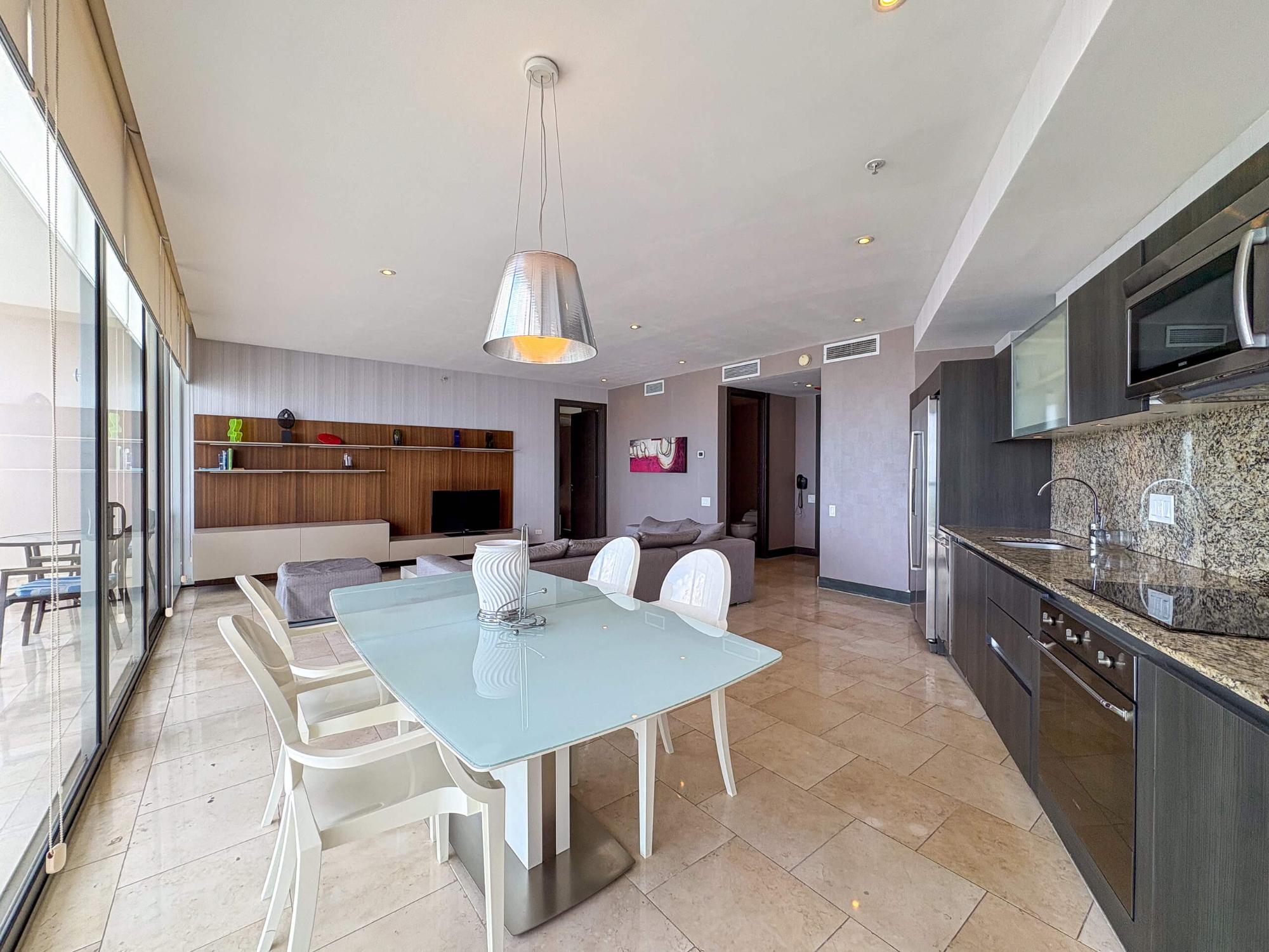Apartamento en planta alta en Punta Pacífica, Panamá