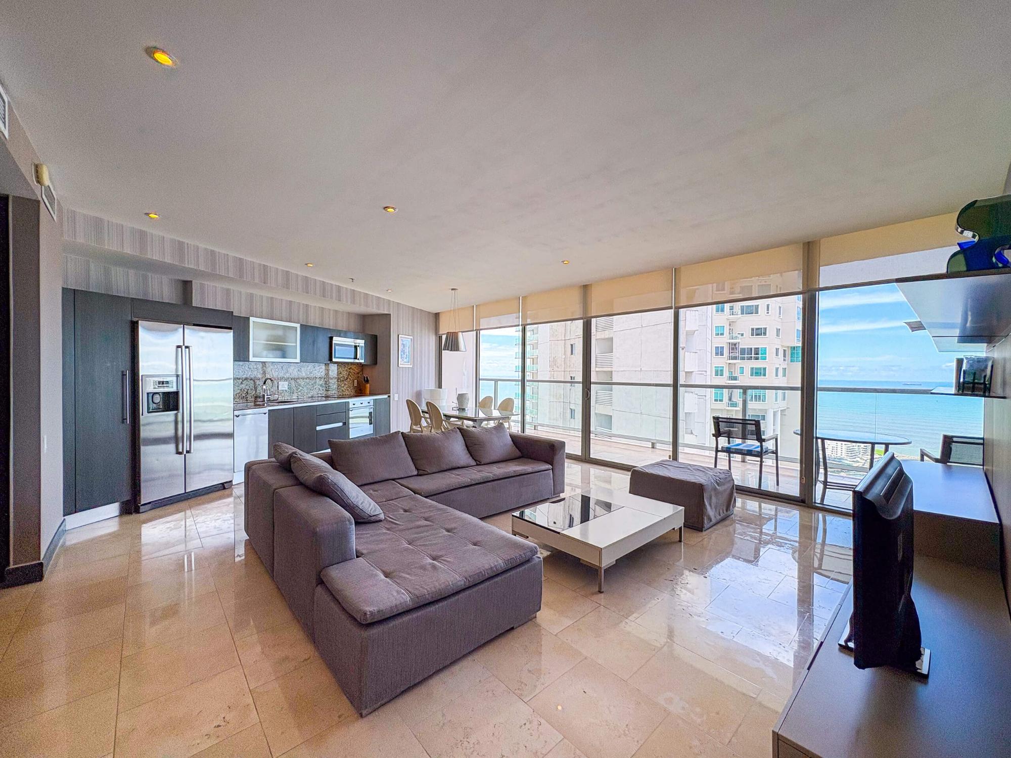 Apartamento en planta alta en Punta Pacífica, Panamá