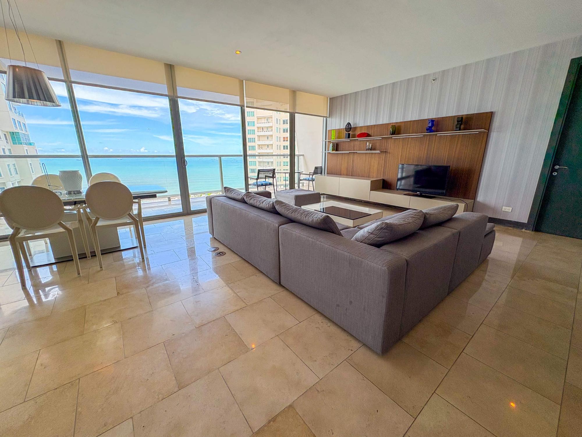 Apartamento en planta alta en Punta Pacífica, Panamá