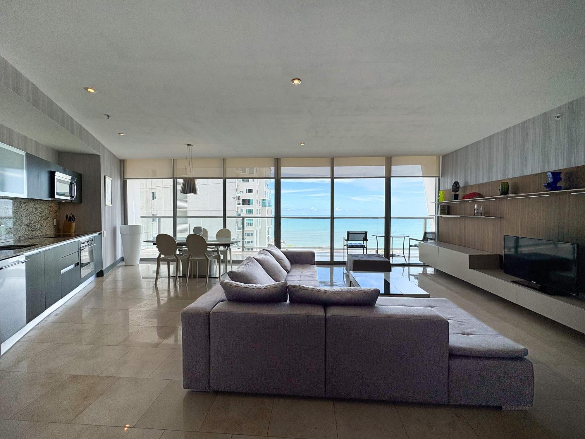 Apartamento en planta alta en Punta Pacífica, Panamá