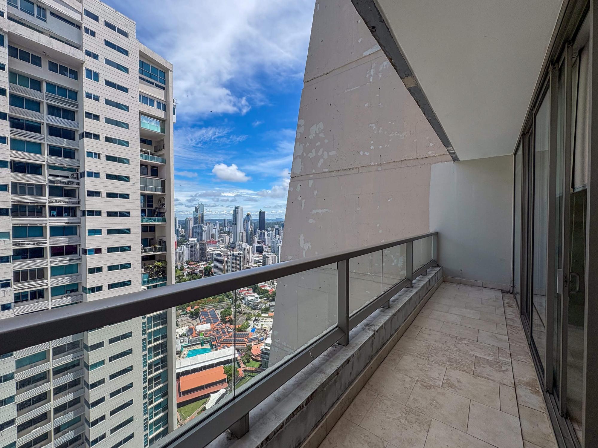 Apartamento en planta alta en Punta Pacífica, Panamá