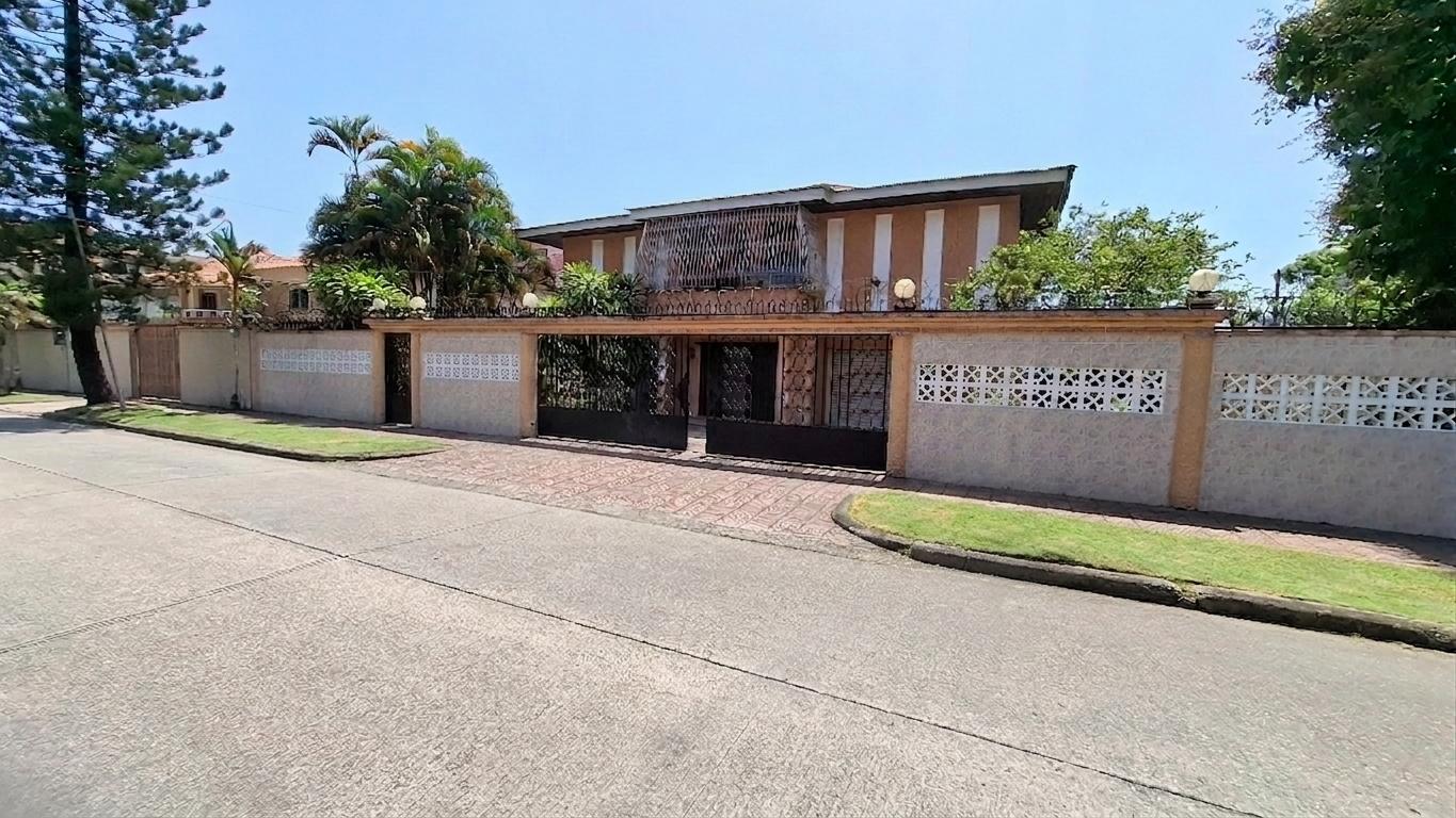 COLÓN/CASA EN VENTA
