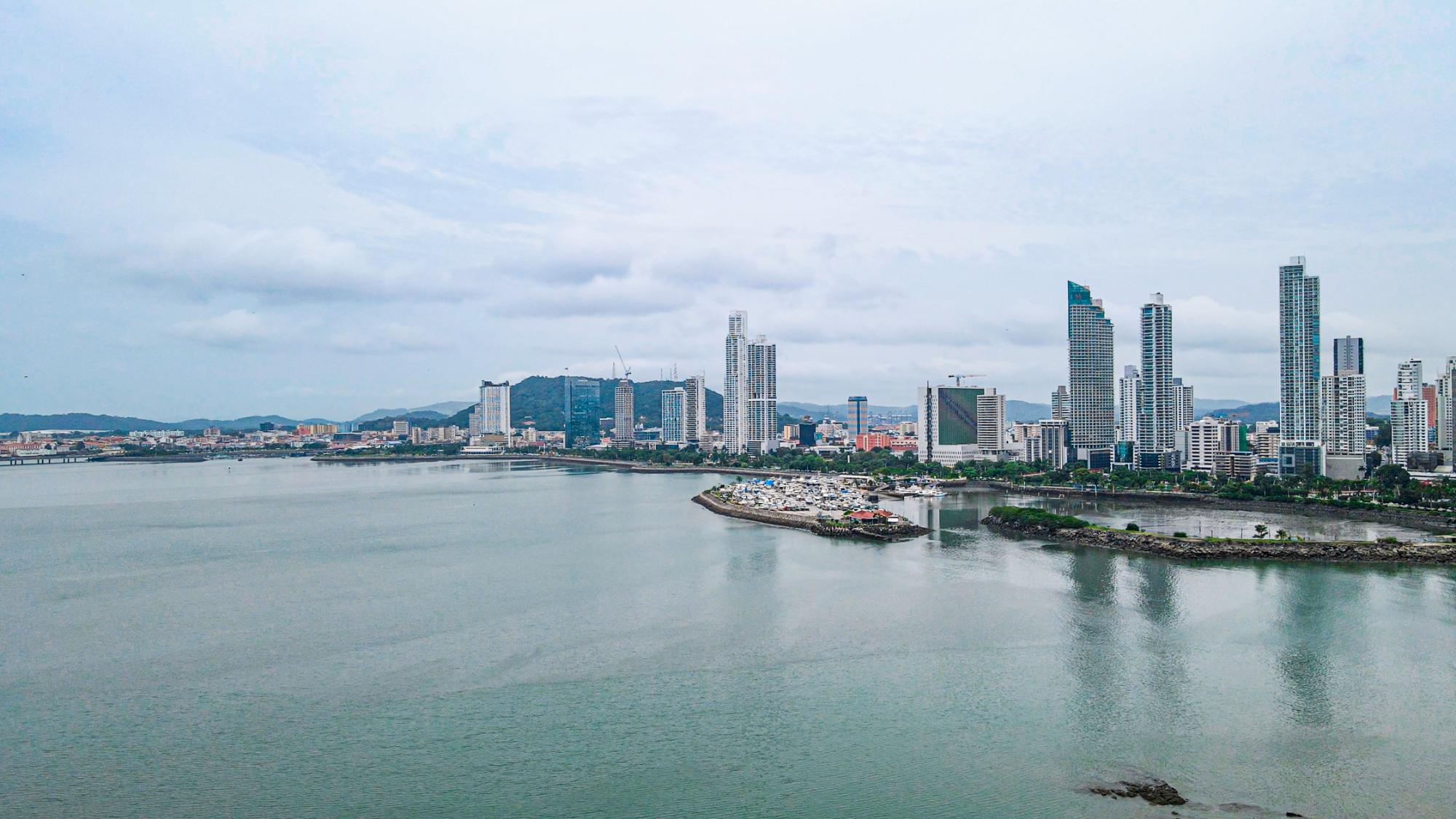 Venta de apartamento con vista al mar en Punta Paitilla P.H Mar de Plata