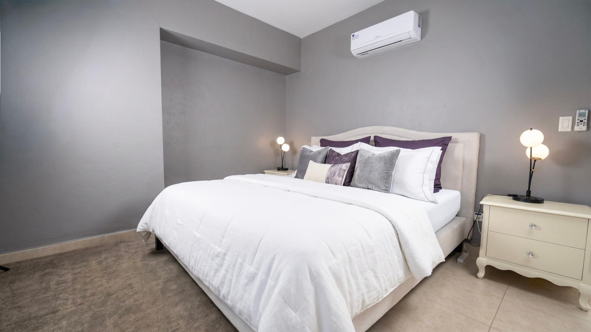 APT AMOBLADO EN PISO ALTO - AV BALBOA - 109 M2