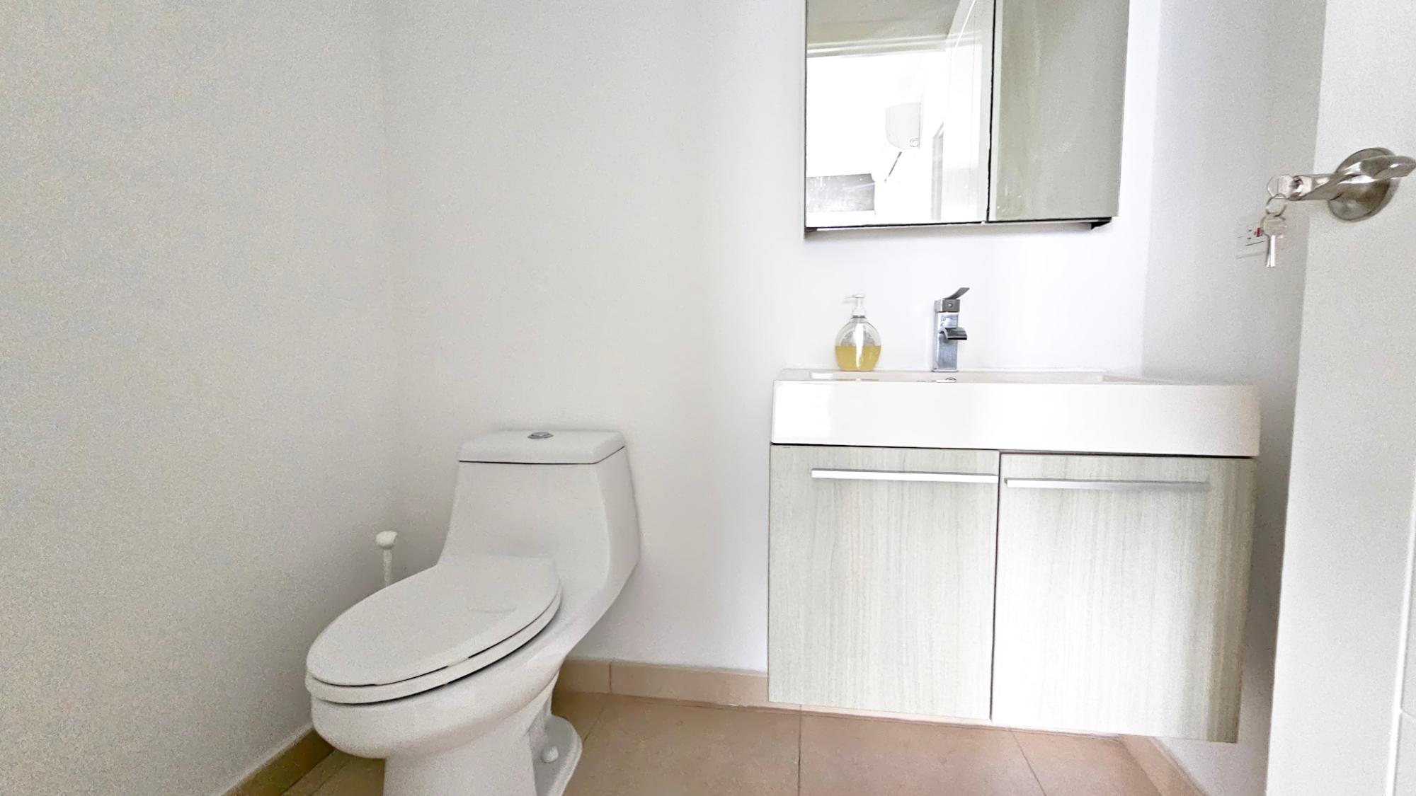 APT AMOBLADO EN PISO ALTO - AV BALBOA - 109 M2