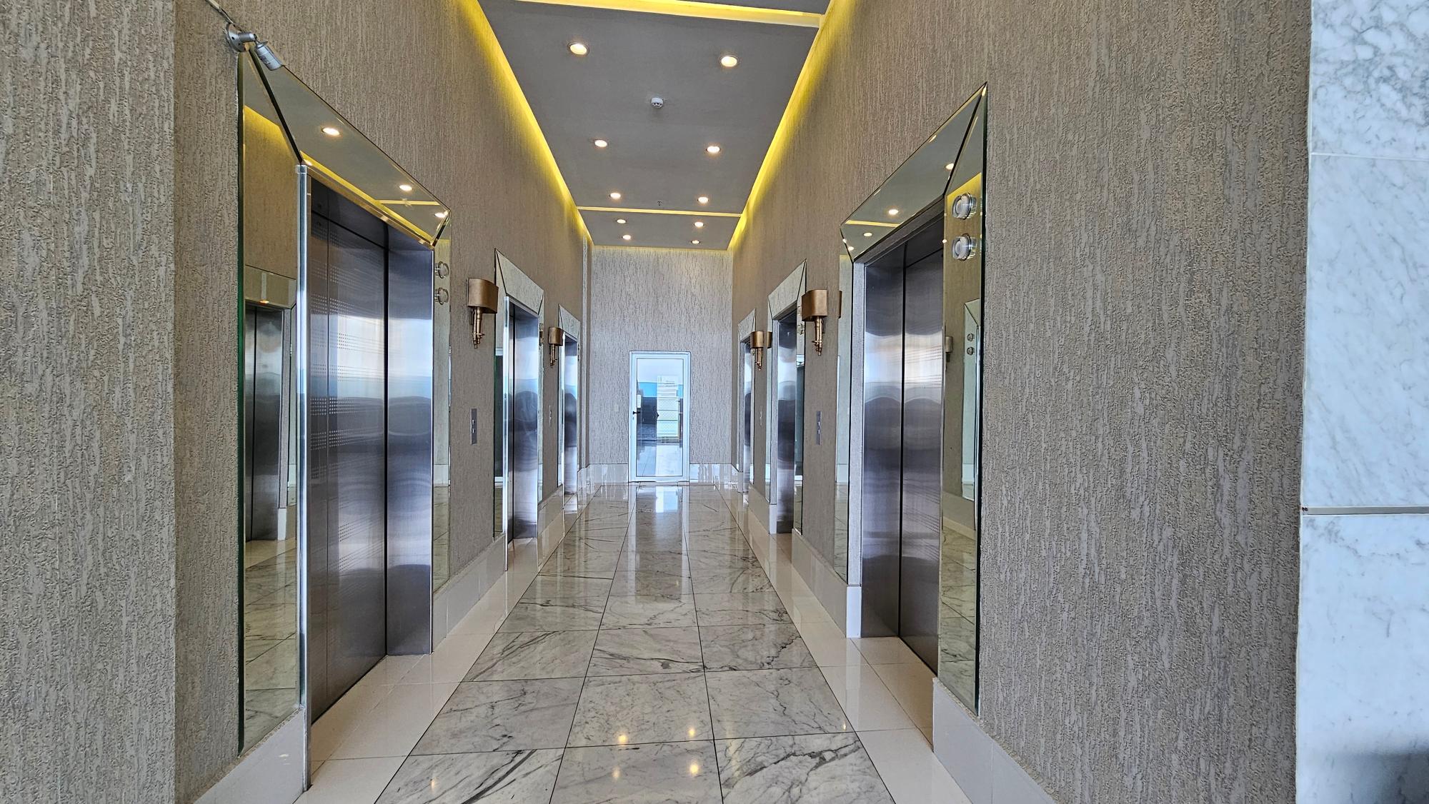 APT AMOBLADO EN PISO ALTO - AV BALBOA - 109 M2