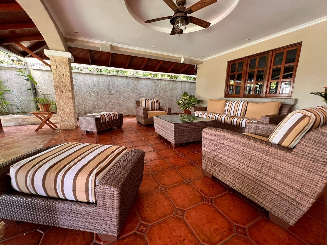 SE VENDE O SE ALQUILA CASA EN LOMA ALEGRE, SAN FRANCISCO