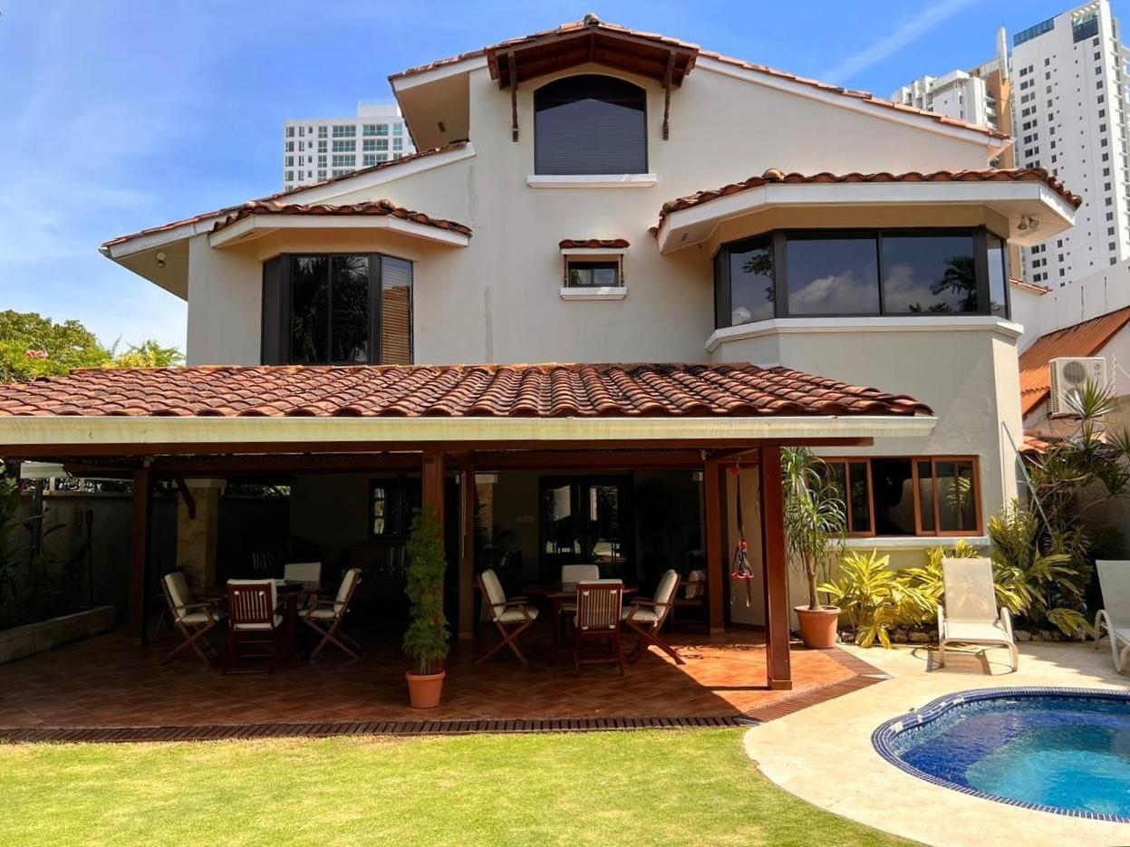 SE VENDE O SE ALQUILA CASA EN LOMA ALEGRE, SAN FRANCISCO