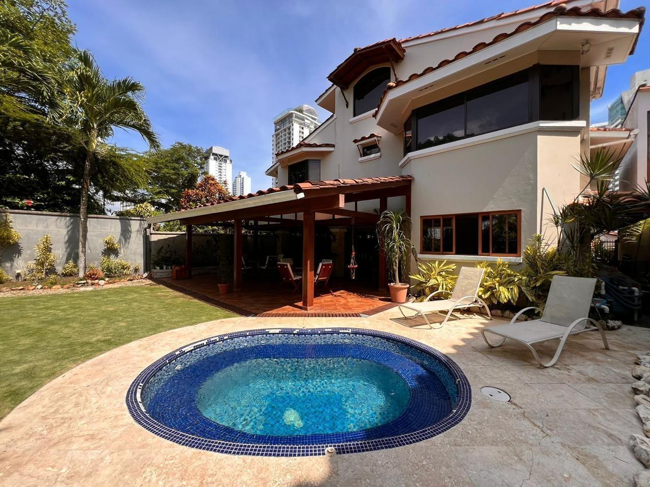 SE VENDE O SE ALQUILA CASA EN LOMA ALEGRE, SAN FRANCISCO