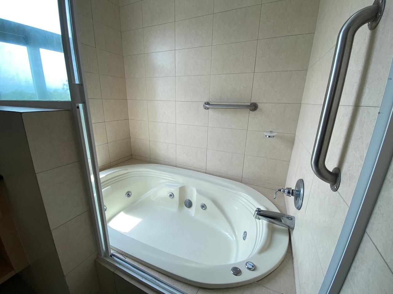 Apartamento de 4 habitaciones en Edificio PH El Alcazar, en Coronado Golf