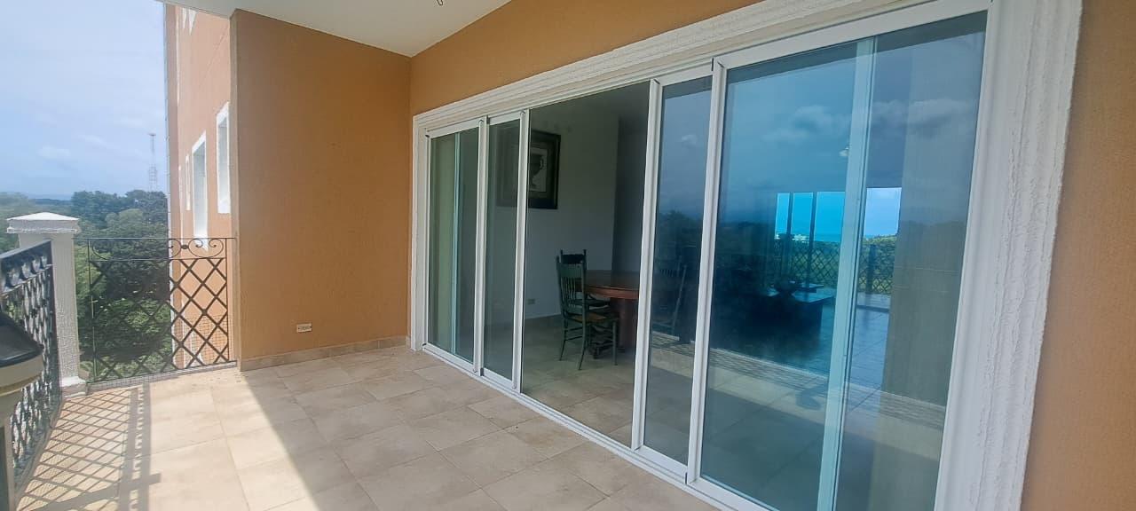 Apartamento de 4 habitaciones en Edificio PH El Alcazar, en Coronado Golf