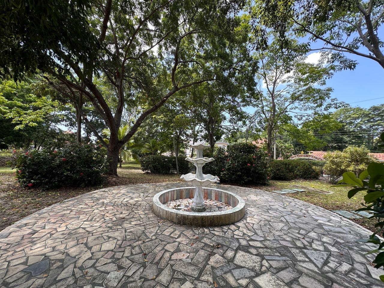 Casa 4 Rec 2 Baños USD325,000.00 Dentro cancha de golf playa Coronado
