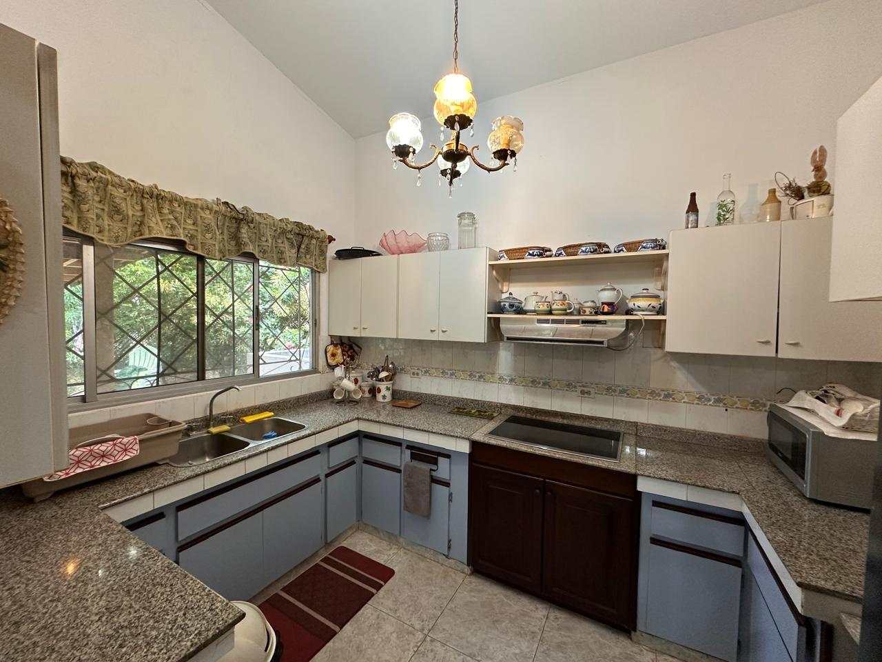 Casa 4 Rec 2 Baños USD325,000.00 Dentro cancha de golf playa Coronado