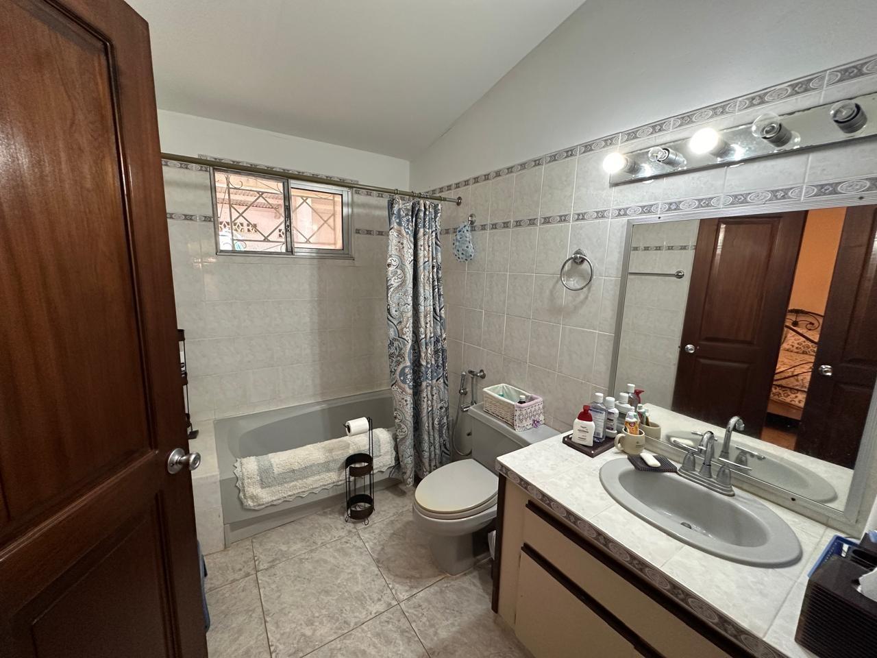Casa 4 Rec 2 Baños USD325,000.00 Dentro cancha de golf playa Coronado