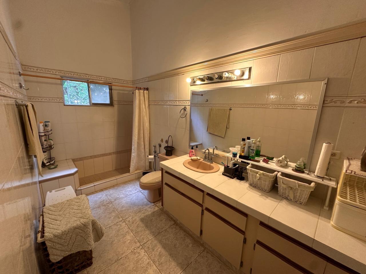 Casa 4 Rec 2 Baños USD325,000.00 Dentro cancha de golf playa Coronado