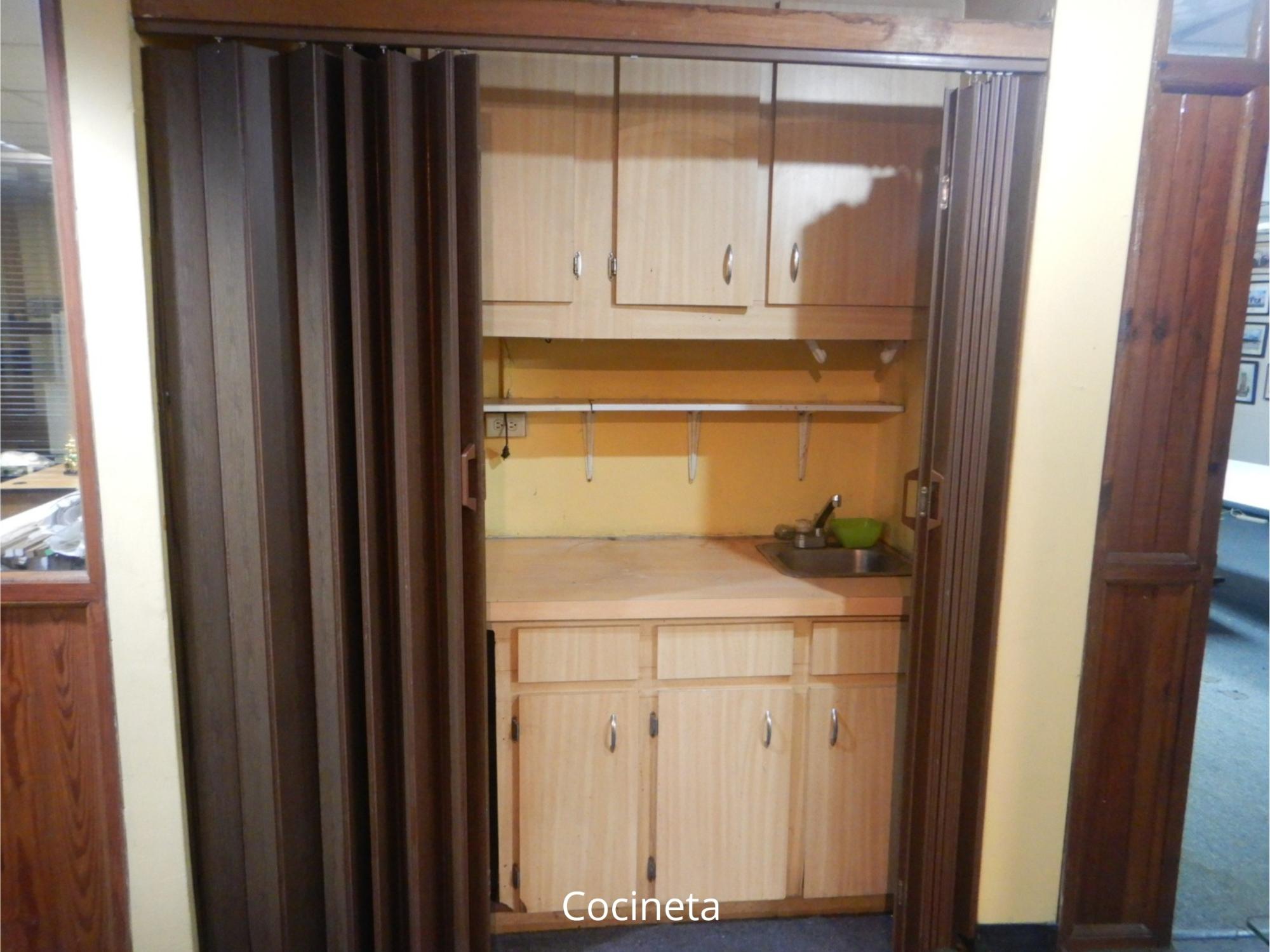 Edificio y Oficina comercial en San Francisco USD895,000 frente al super 99
