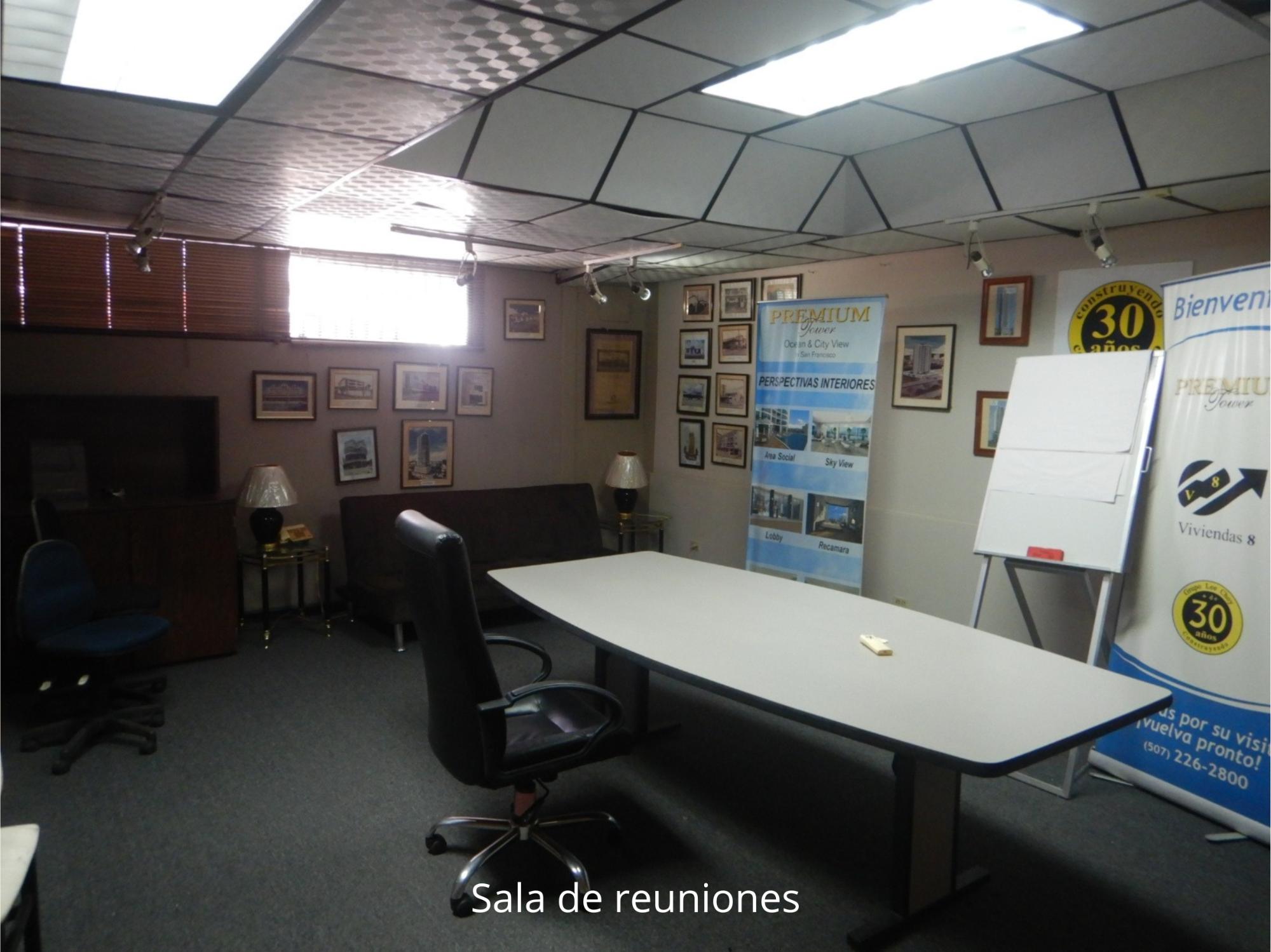 Edificio y Oficina comercial en San Francisco USD895,000 frente al super 99