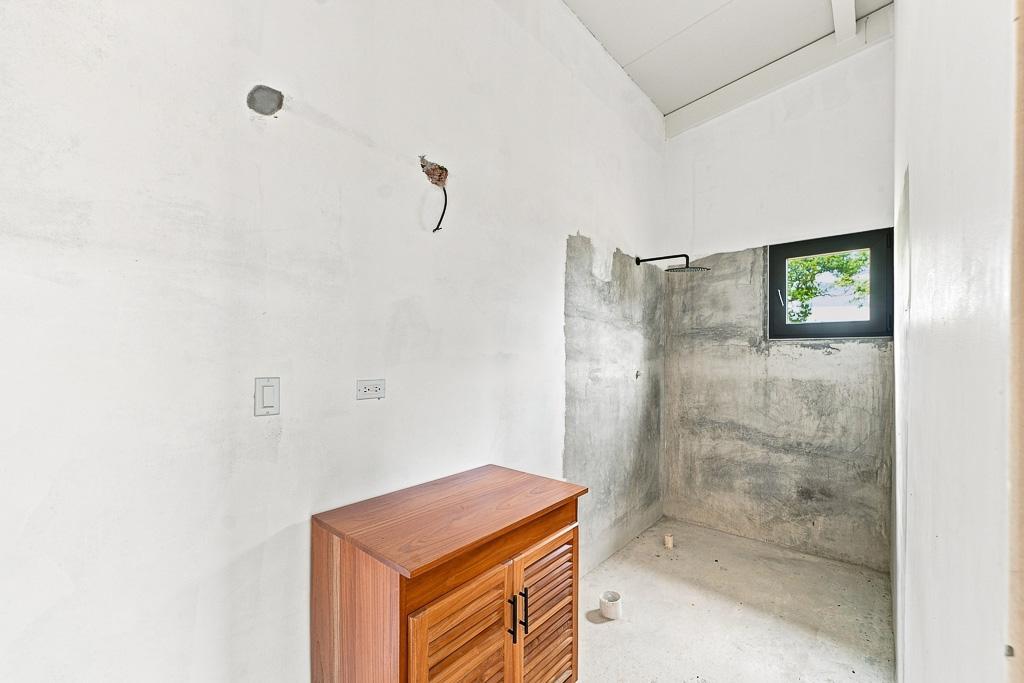 Casa con energía solar y casita cerca de Pedasí