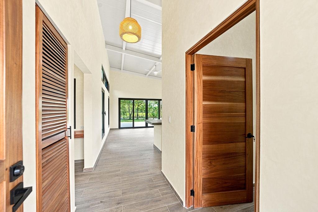 Casa con energía solar y casita cerca de Pedasí