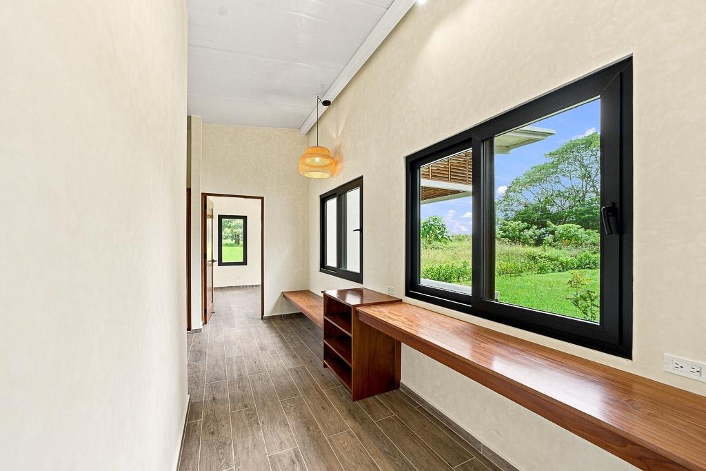 Casa con energía solar y casita cerca de Pedasí