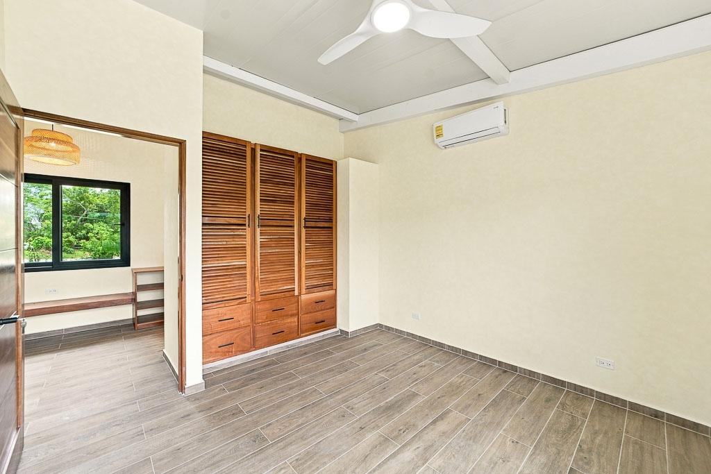 Casa con energía solar y casita cerca de Pedasí