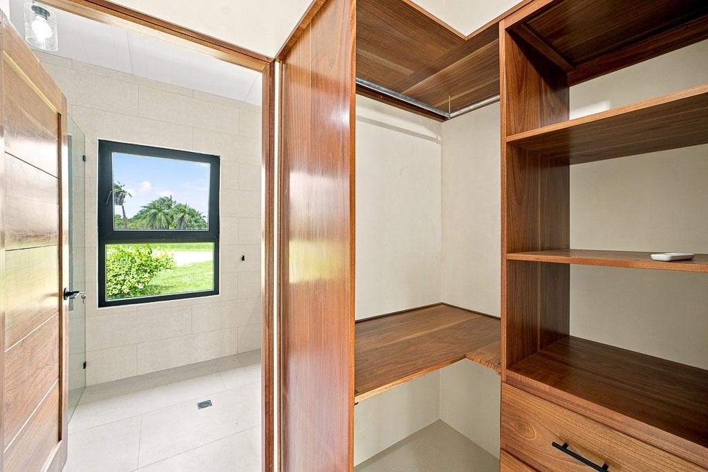Casa con energía solar y casita cerca de Pedasí