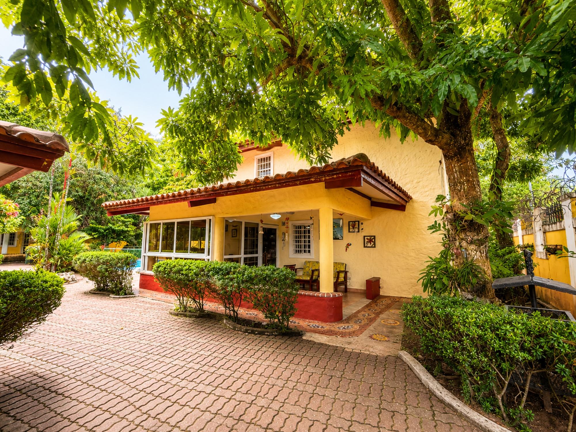 Cuatro casas modernas con piscina en la exclusiva zona de Coronado.