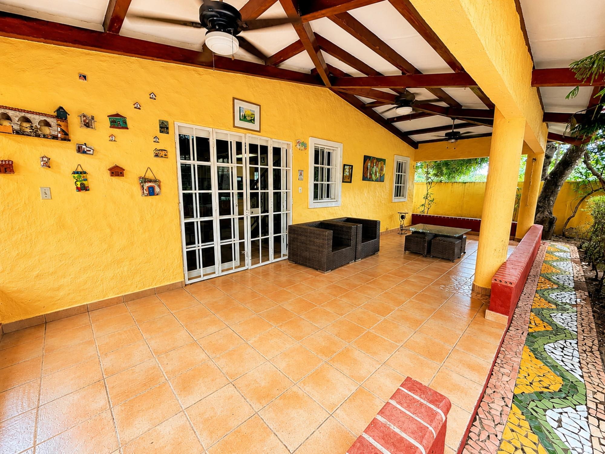 Cuatro casas modernas con piscina en la exclusiva zona de Coronado.